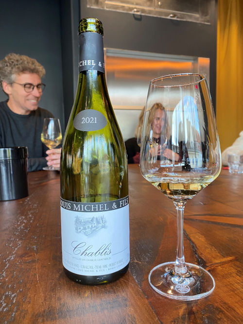 Bottle of Chablis in front of Guillaume